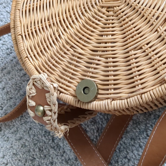 Universal Thread Rattan purse - Picture 3 of 4